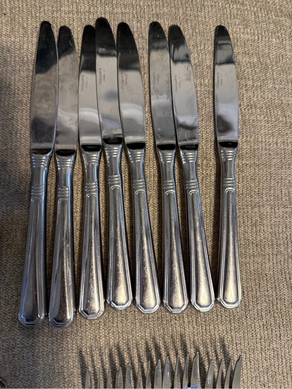37 piece Pfaltzgraff Providence Flatware